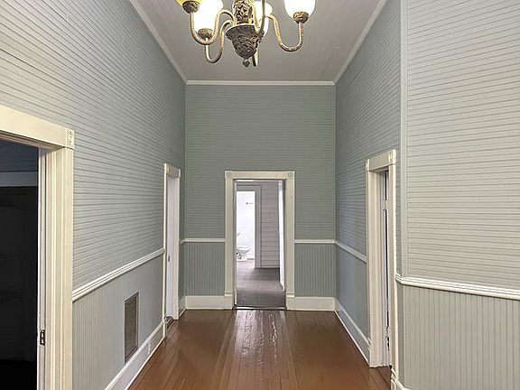 2nd image of 220 College Ave N