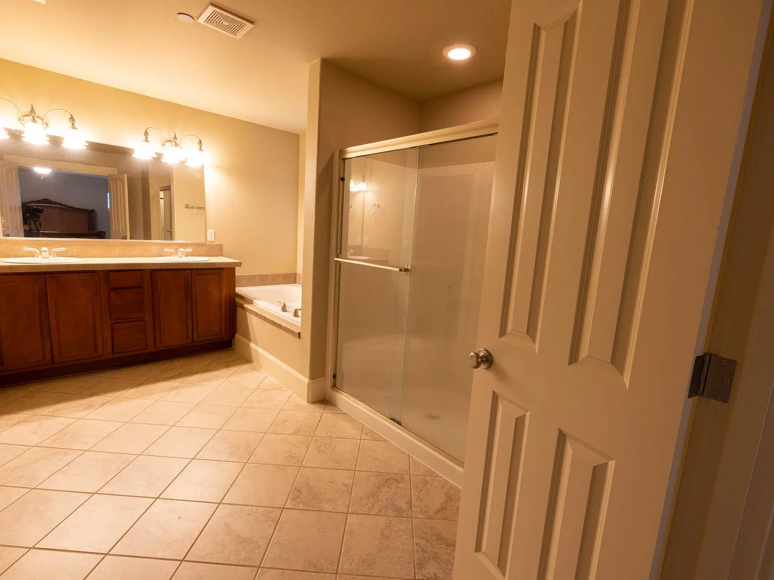 4 bed, 2.5 bath, 2755 sqft, $3,350 — Photo 4