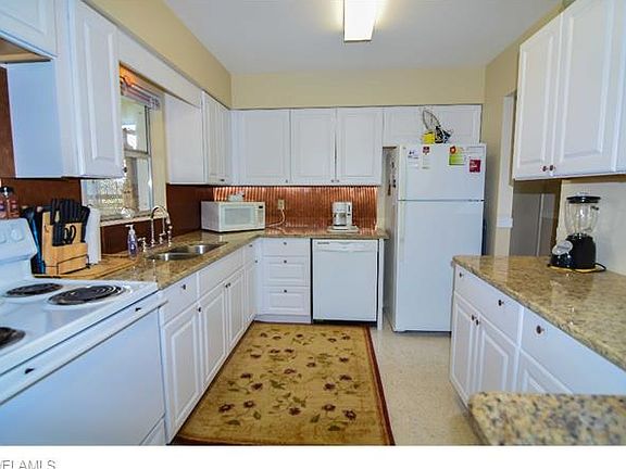 3rd image of 119 W Lake Dr