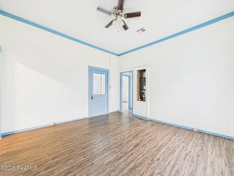 405 E Convent St — Photo 3