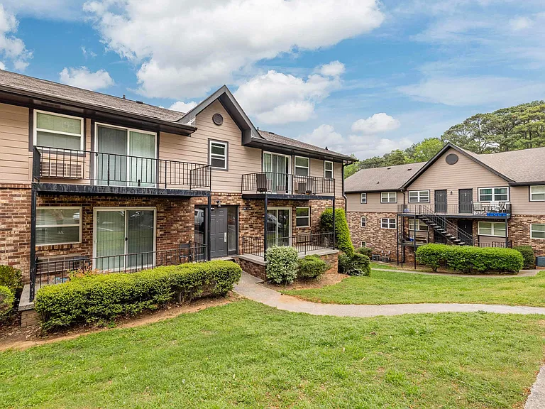 Hampton Hall | Comfort, Convenience, & Community All In One — Photo 19
