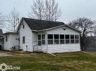1907 Smith St, Burlington, IA 52601