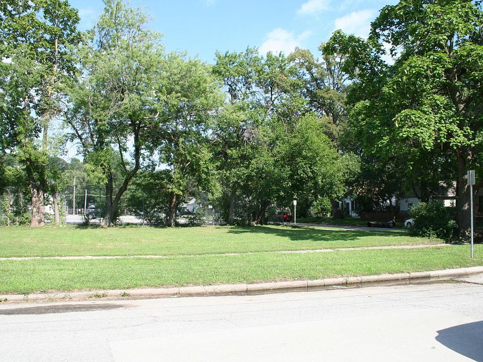 2nd image of 834 Avenue F