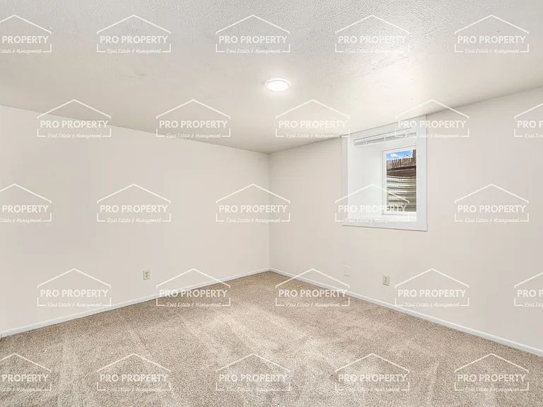 442 E 13th St #B — Photo 10