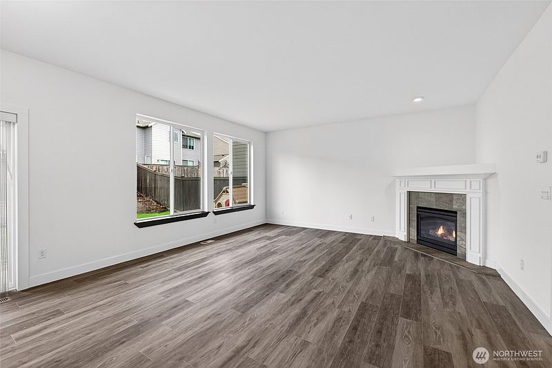 5th image of 18209 5th Avenue Ct E