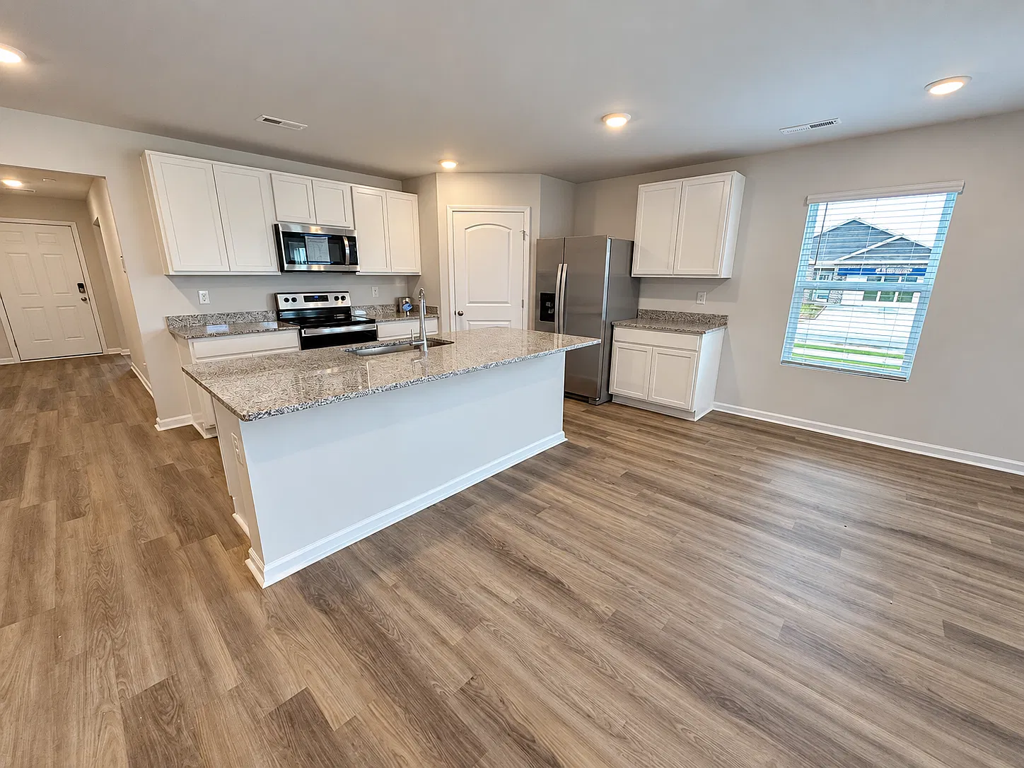 5 bed, 2018 sqft, $2,100 — Photo 3