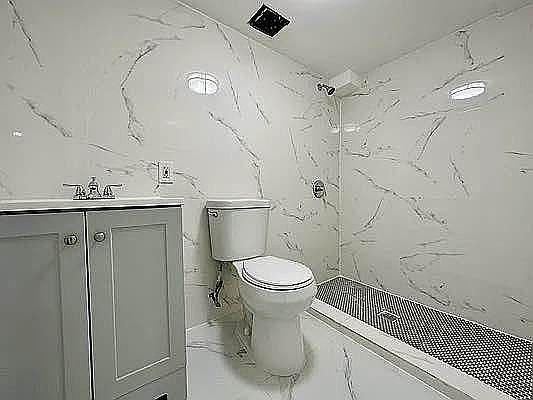 5th image of 2832 W 15th St #2D