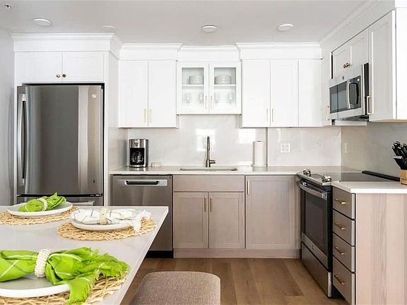 2nd image of 43 Franklin St #1