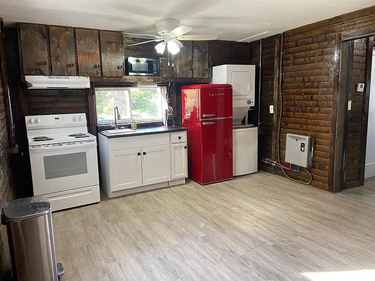 306 S 3rd St — Photo 11