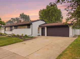22441 E Price Dr, Clinton Township, MI 48035