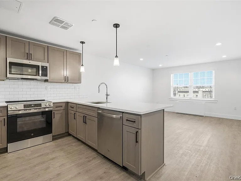 180 Deer Park Ave #207 — Photo 10