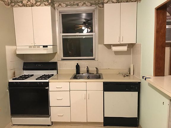 3rd image of 4412 Teesdale St