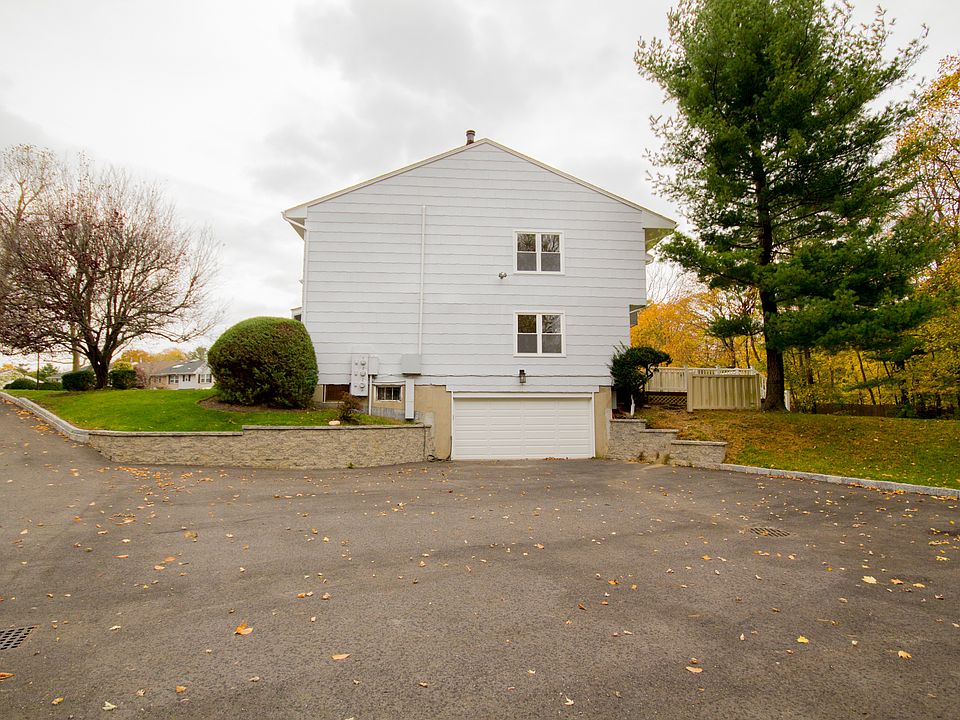 1st image of 22 Manors Dr