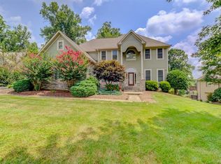 9 Round Robin Ln, Mills River, NC 28759