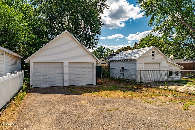 3rd image of 722 Cramer Avenue