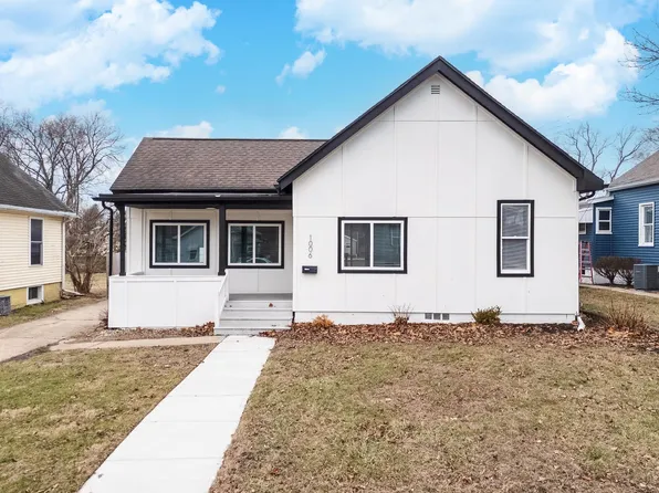 1006 N Morris Ave, Bloomington, IL 61701