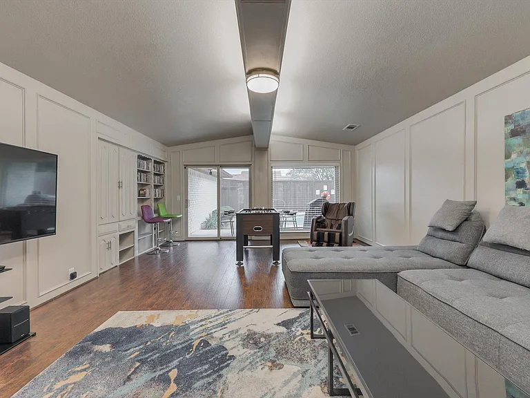 2116 Newcastle Cir — Photo 7