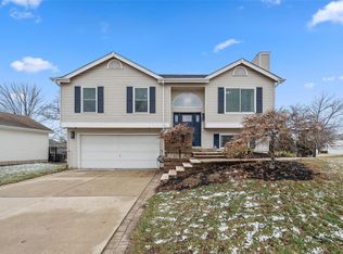 33 Mallard Pointe Dr, O'Fallon, MO 63368