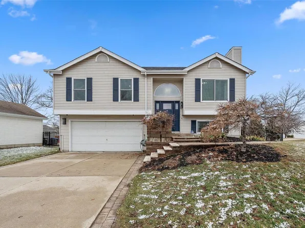 33 Mallard Pointe Dr, O'Fallon, MO 63368