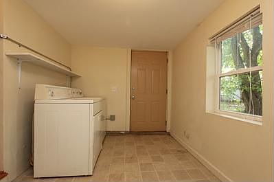 5th image of 1058 Baxter St SE
