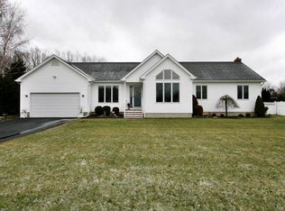 100 Sunup Trl, Riverhead, NY 11901