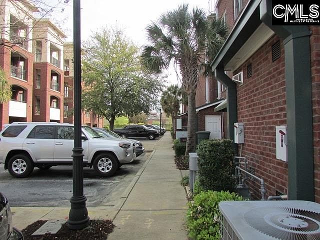 2nd image of 613 Lady St
