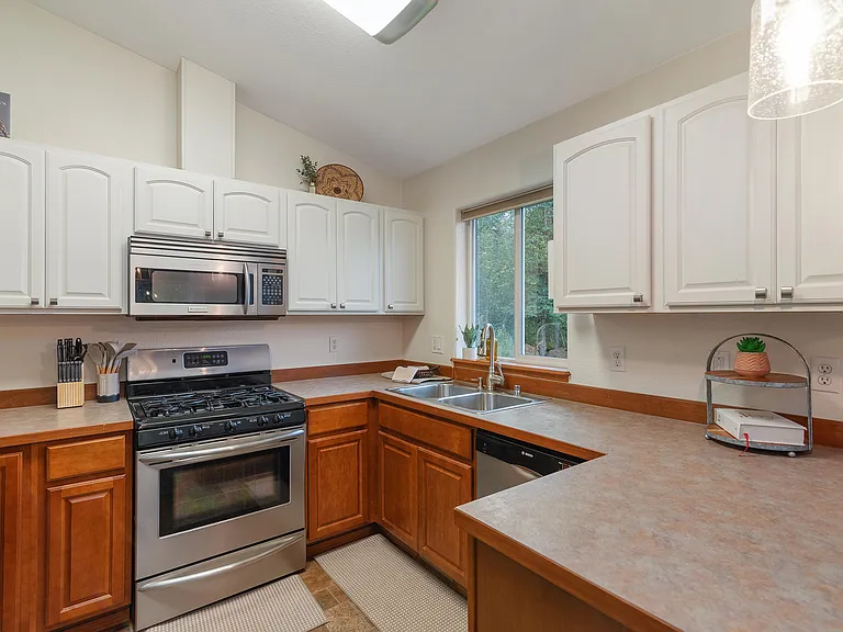 2538 W Mission Hills Ave — Photo 15