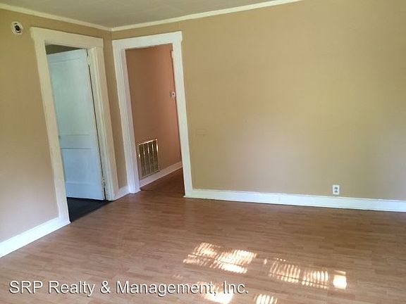 3rd image of 1050 W Mauney Ave