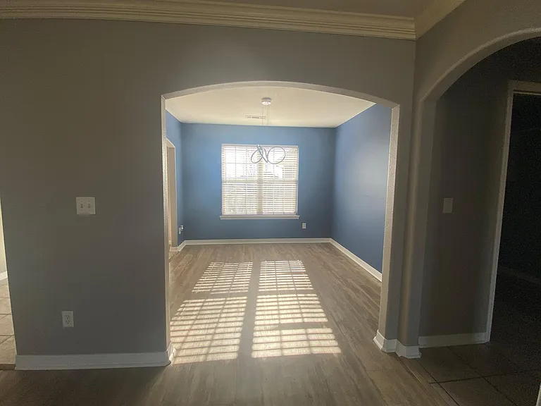 411 Curtis St — Photo 6