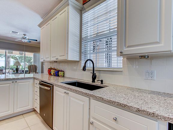 5th image of 236 Poinciana Dr