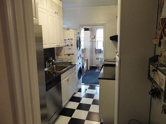 3rd image of 3750 Hudson Manor Ter #4C