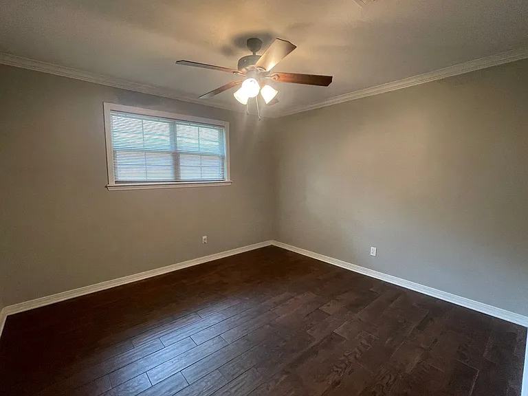2033 Horton Ave — Photo 9
