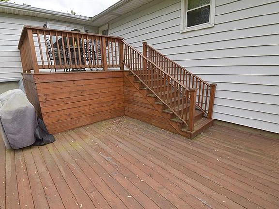 2nd image of 120 S Colonial Dr