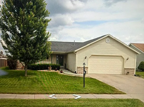 3102 S 8th St, Marshalltown, IA 50158