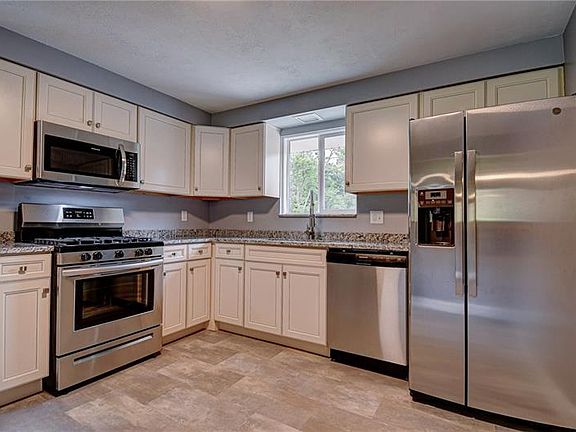 4th image of 217 Woodlawn Dr
