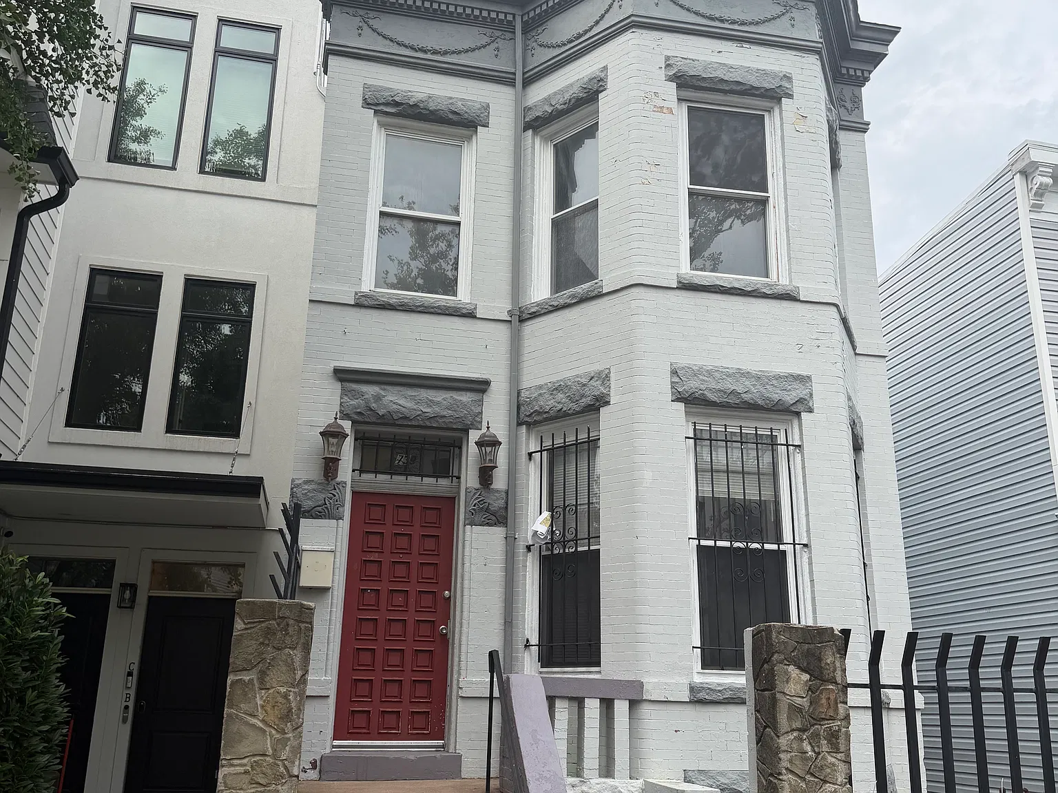 6 bed, 3200 sqft, $7,950 — Photo 2