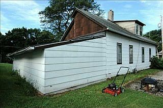 2nd image of 105 SE 15th Ct