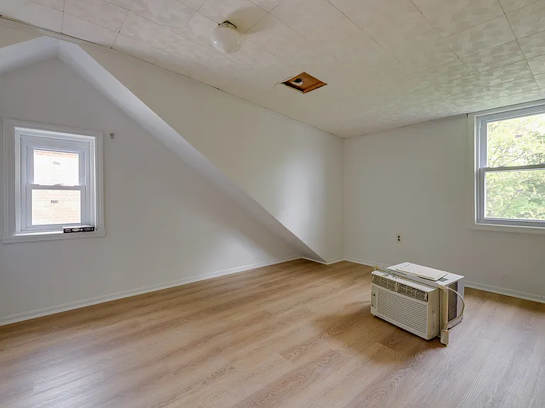429 Manor Ave — Photo 19