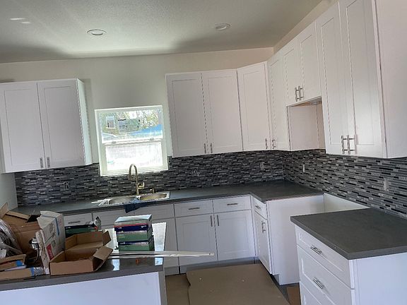3rd image of 994 Jennifer Ct