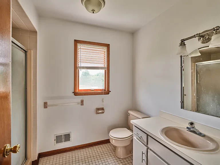 815 Clawson Ave — Photo 18