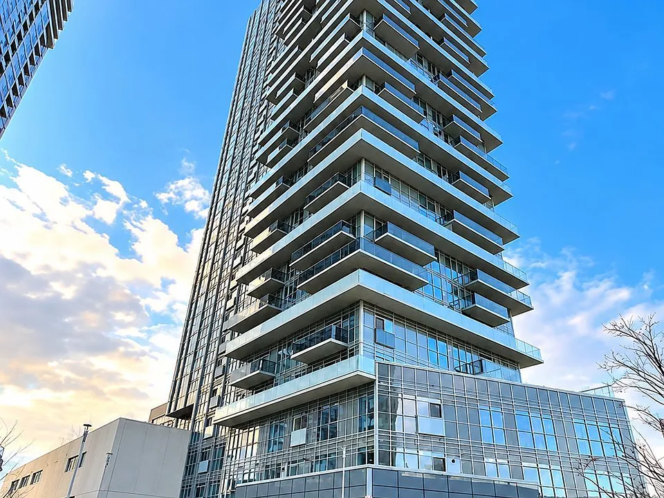225 Village Green Sq #2308