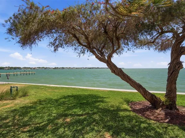 7400 Sunshine Skyway Ln S APT 121, Saint Petersburg, FL 33711