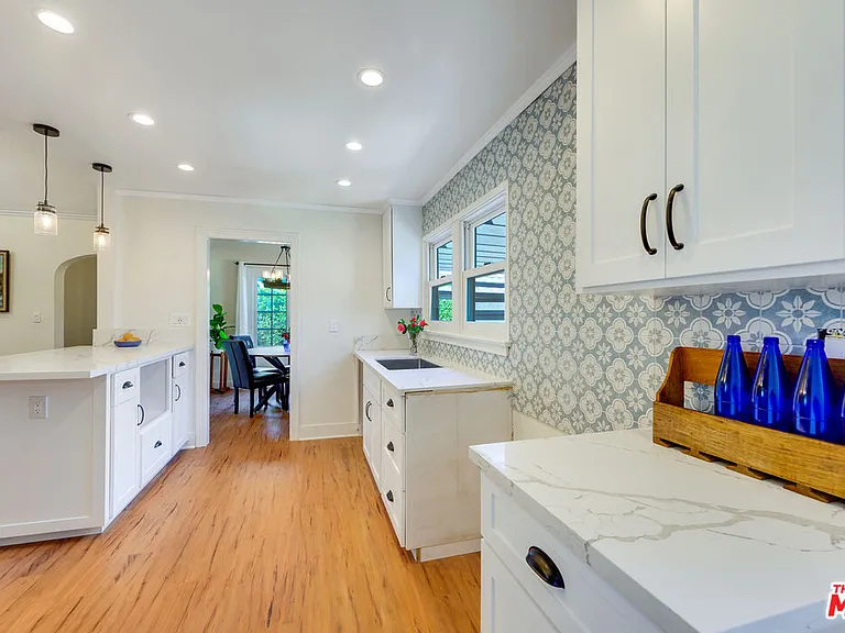 8818 Rosewood Ave — Photo 6
