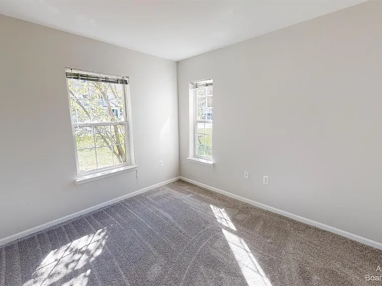 2785 S Knightsbridge Cir — Photo 10