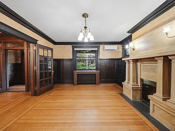 5th image of 929 S Trenton Ave