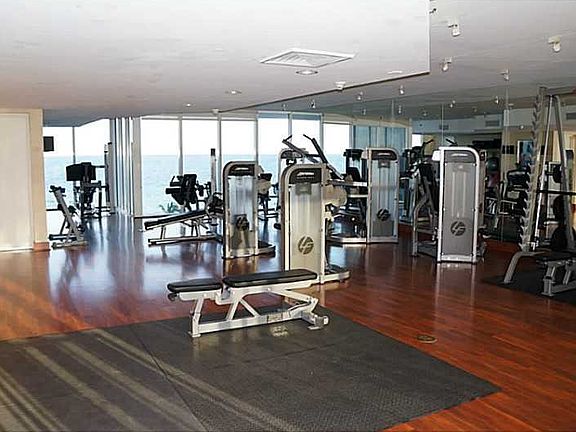 5th image of 19111 Collins Ave APT 1606