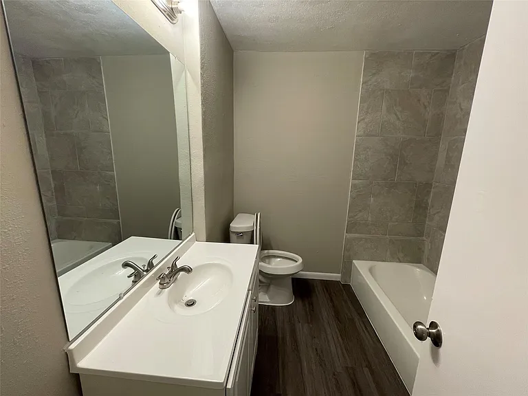 2526 Jackson St — Photo 16