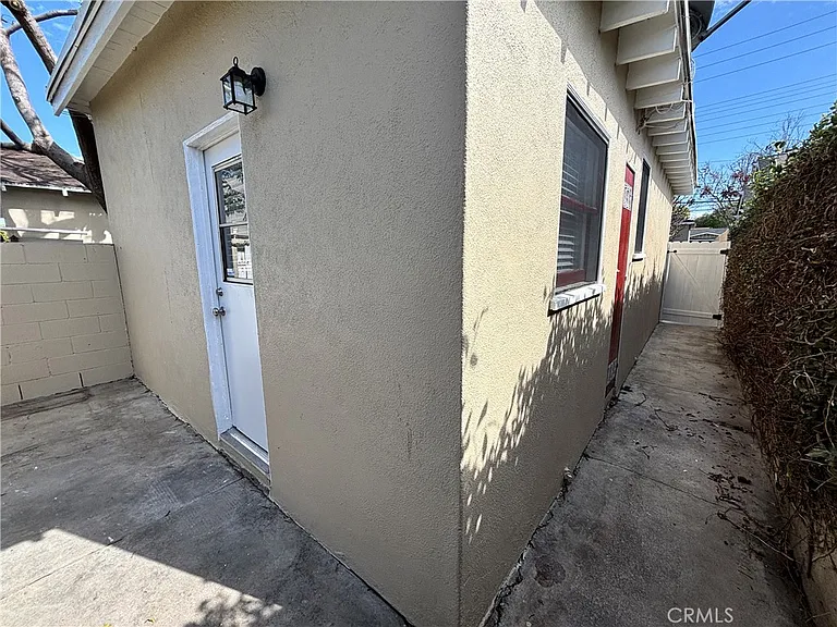132 S Batavia St — Photo 15
