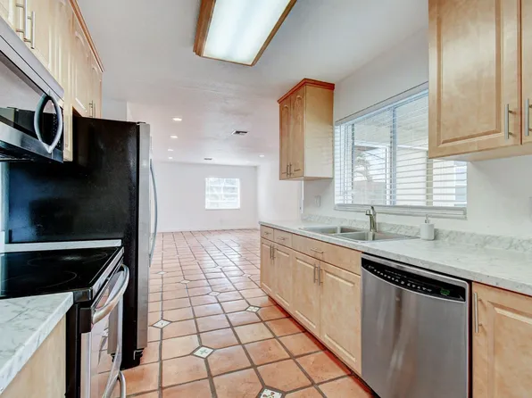 230 NE 28th St, Boca Raton, FL 33431