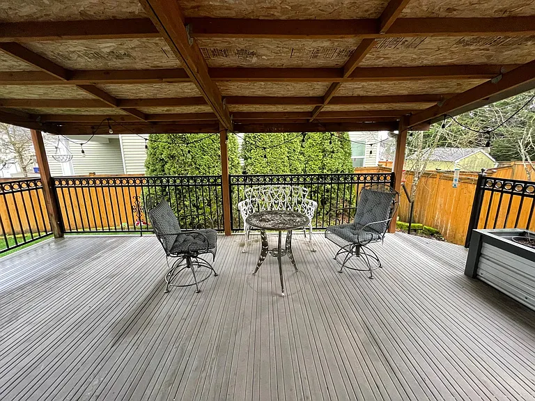 Covered patio in back with outdoor furniture included